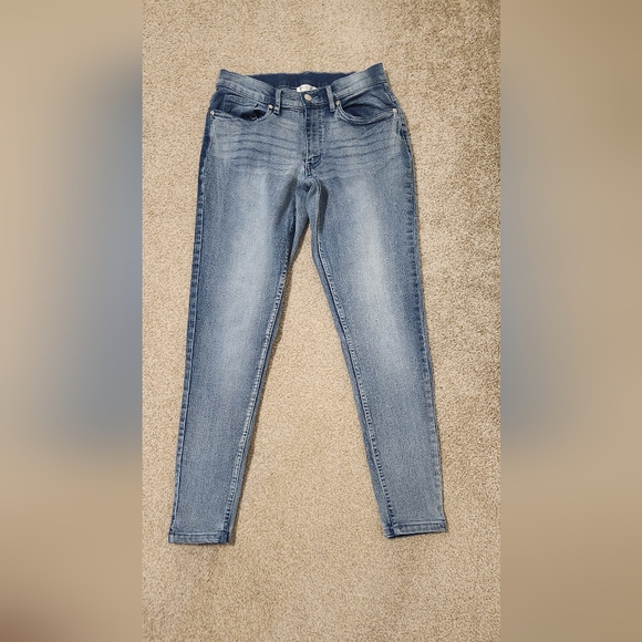 Venus Jeans - Picture 1 of 6